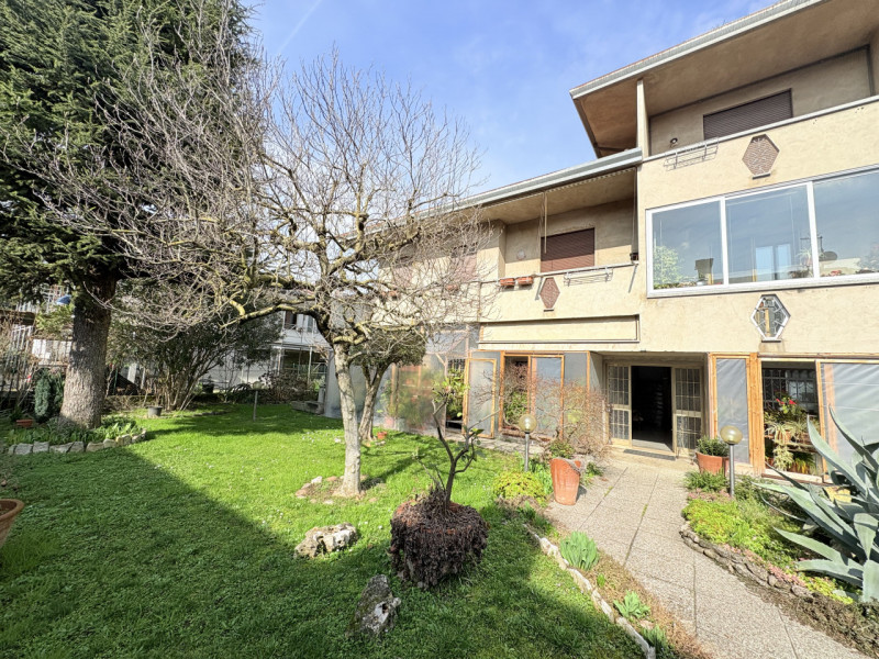 Appartamento quadrilocale con ampio magazzino di proprietà in zona centrale a Torreglia.

Inserit...