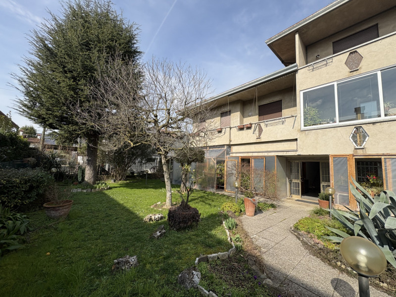 Appartamento quadrilocale con ampio magazzino di proprietà in zona centrale a Torreglia.

Inserit...