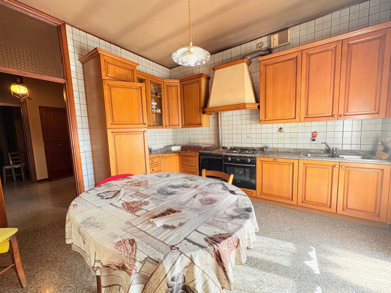 Appartamento quadrilocale con ampio magazzino di proprietà in zona centrale a Torreglia.

Inserit...