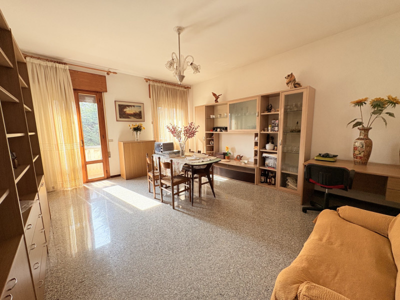 Appartamento quadrilocale con ampio magazzino di proprietà in zona centrale a Torreglia.

Inserit...