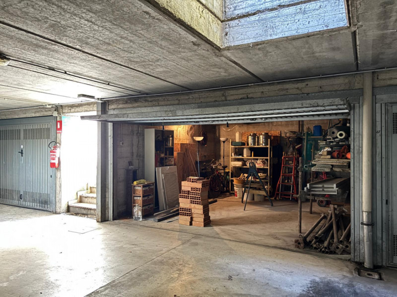 garage-Box-posto auto in Vendita a Biassono