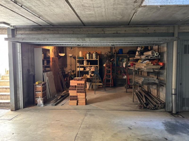 garage-Box-posto auto in Vendita a Biassono