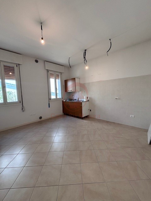 CASA SINGOLA TUTTA SU UN PIANO - https://images.gestionaleimmobiliare.it/foto/annunci/250702/4558655/800x800/009__34_wmk_0.jpg 