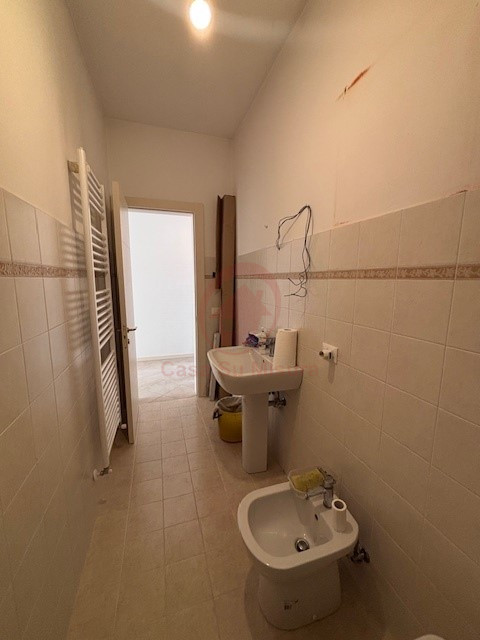 CASA SINGOLA TUTTA SU UN PIANO - https://images.gestionaleimmobiliare.it/foto/annunci/250702/4558655/800x800/012__2_wmk_0.jpg 