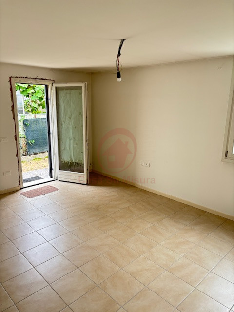 CASA SINGOLA TUTTA SU UN PIANO - https://images.gestionaleimmobiliare.it/foto/annunci/250702/4558655/800x800/017__img_8860_wmk_0.jpg 