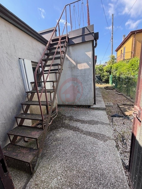 CASA SINGOLA TUTTA SU UN PIANO - https://images.gestionaleimmobiliare.it/foto/annunci/250702/4558655/800x800/023__16_wmk_0.jpg 