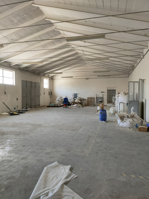 Rovigo direzione Borsea a ridosso della zona artigianale  ottima opportunità, fronte strada, comp...