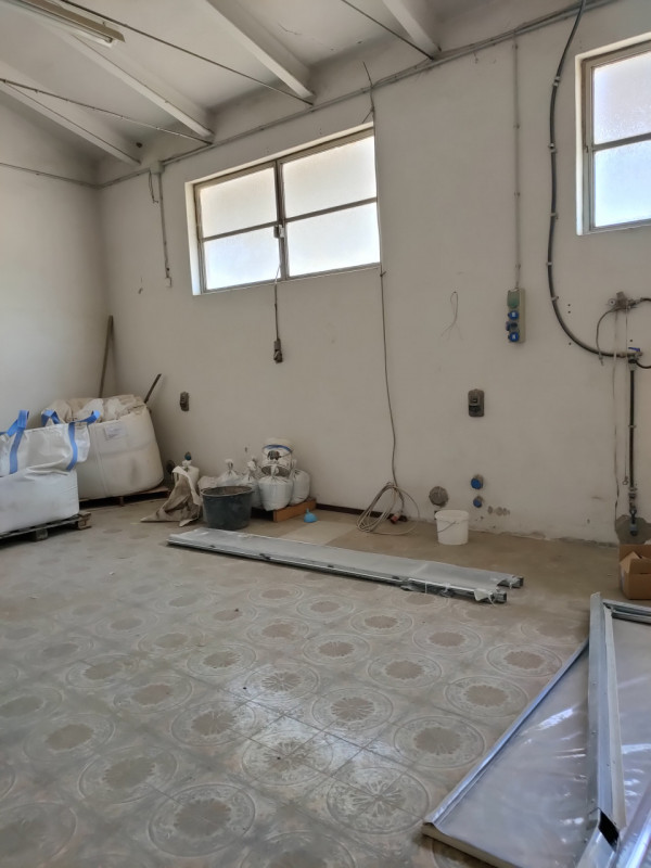 Rovigo direzione Borsea a ridosso della zona artigianale  ottima opportunità, fronte strada, comp...