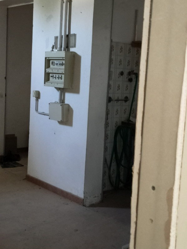 Rovigo direzione Borsea a ridosso della zona artigianale  ottima opportunità, fronte strada, comp...