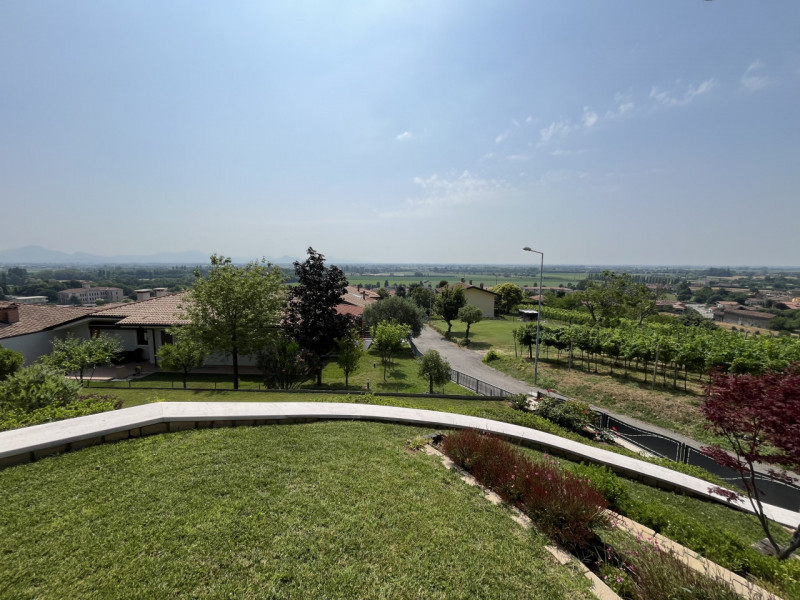 ORGIANO: Scopri questa straordinaria opportunità immobiliare situata sul colle di Orgiano. Questa...