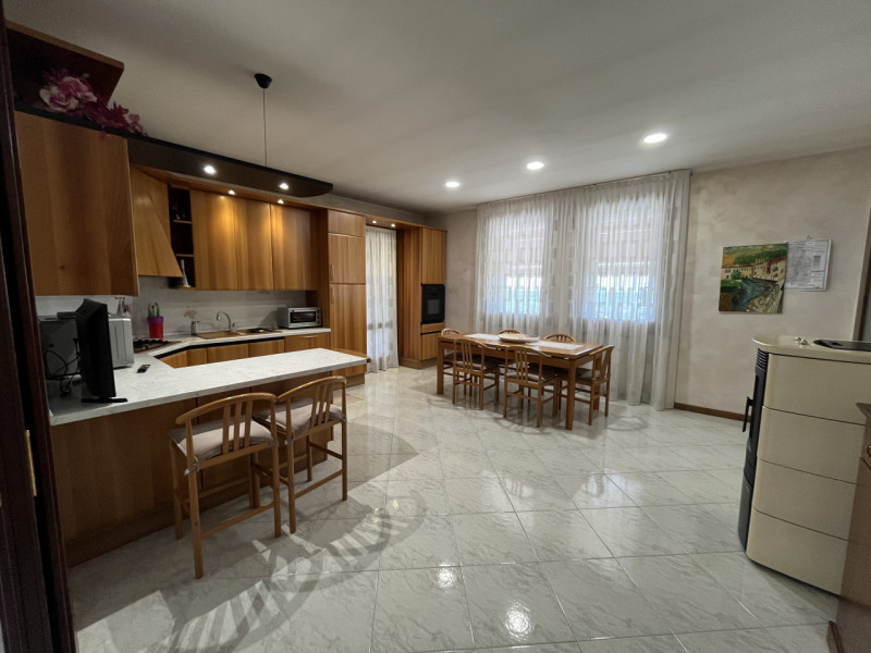 ORGIANO: Scopri questa straordinaria opportunità immobiliare situata sul colle di Orgiano. Questa...