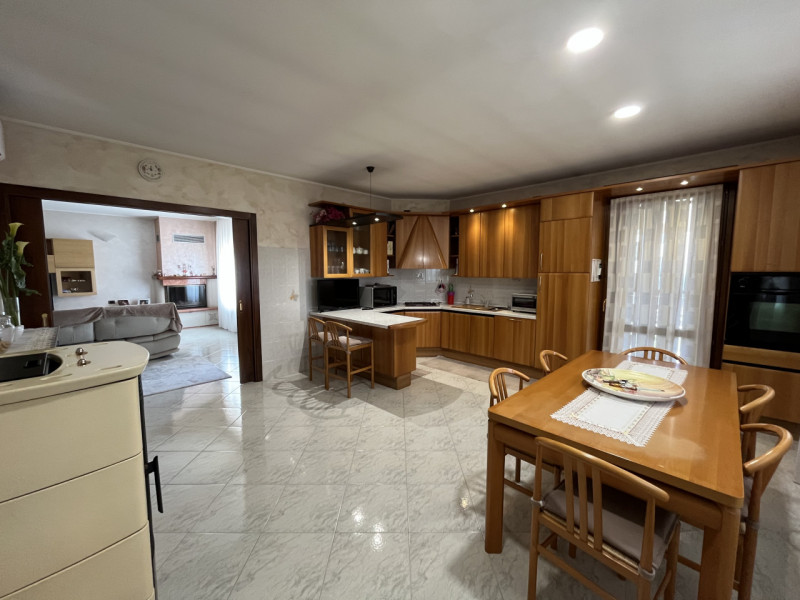 ORGIANO: Scopri questa straordinaria opportunità immobiliare situata sul colle di Orgiano. Questa...