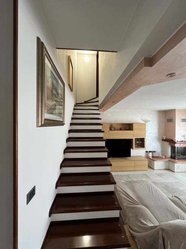 ORGIANO: Scopri questa straordinaria opportunità immobiliare situata sul colle di Orgiano. Questa...