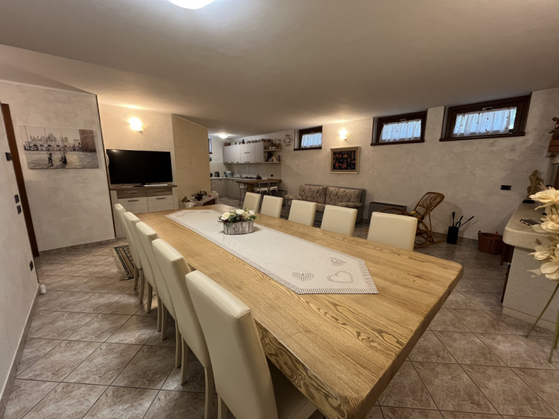 ORGIANO: Scopri questa straordinaria opportunità immobiliare situata sul colle di Orgiano. Questa...