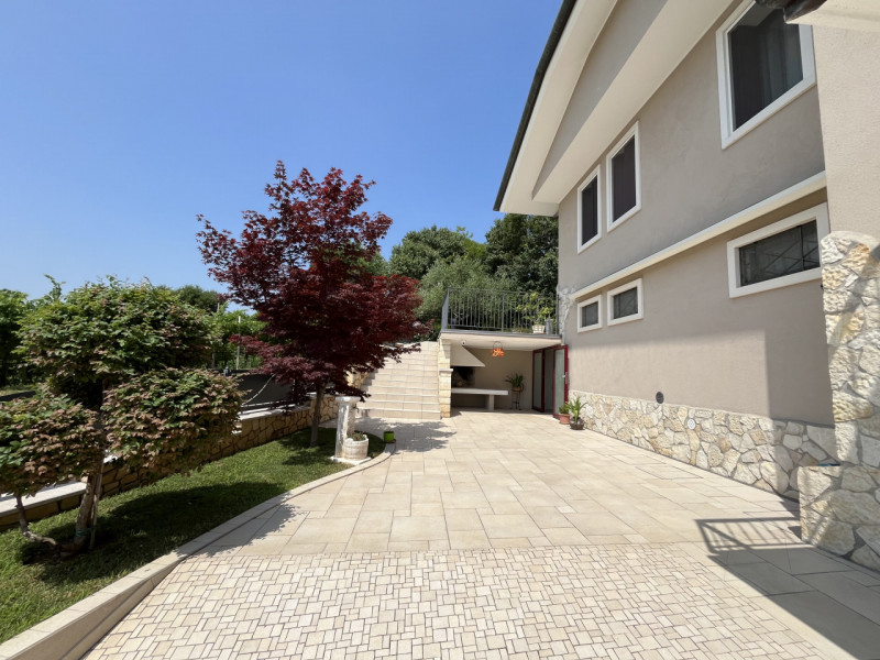 ORGIANO: Scopri questa straordinaria opportunità immobiliare situata sul colle di Orgiano. Questa...