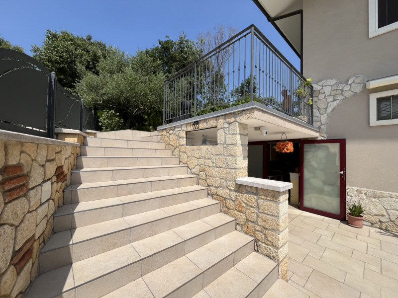 ORGIANO: Scopri questa straordinaria opportunità immobiliare situata sul colle di Orgiano. Questa...