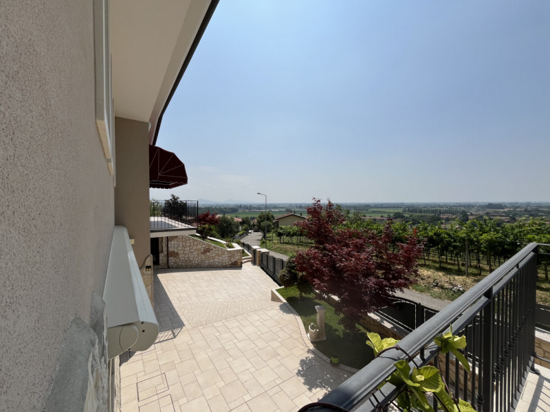 ORGIANO: Scopri questa straordinaria opportunità immobiliare situata sul colle di Orgiano. Questa...