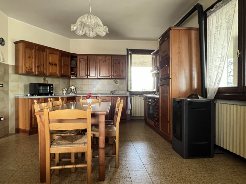 Sei alla ricerca di una casa che unisca comfort abitativo e spazi extra per coltivare passioni, h...