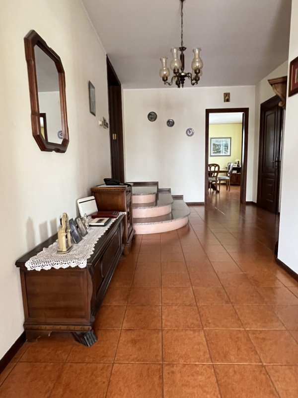 Sei alla ricerca di una casa che unisca comfort abitativo e spazi extra per coltivare passioni, h...