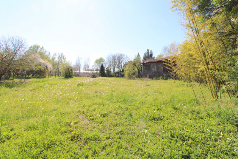Presso la zona di Marco Polo a Monselice, si propone casa singola di generose dimensioni da ristr...