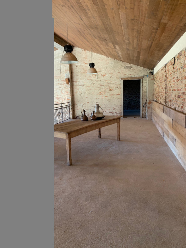 Su un lotto di 4000mq sorge un rustico di pianta di 200mq che si eregge su 3 livelli. All’interno...