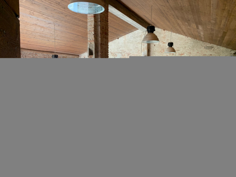 Su un lotto di 4000mq sorge un rustico di pianta di 200mq che si eregge su 3 livelli. All’interno...