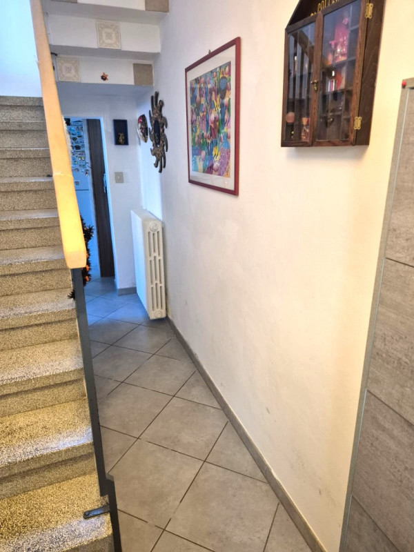 Villetta a schiera centrale di 80 mq – luminosa e ben tenuta

In posizione centrale e comoda a tu...