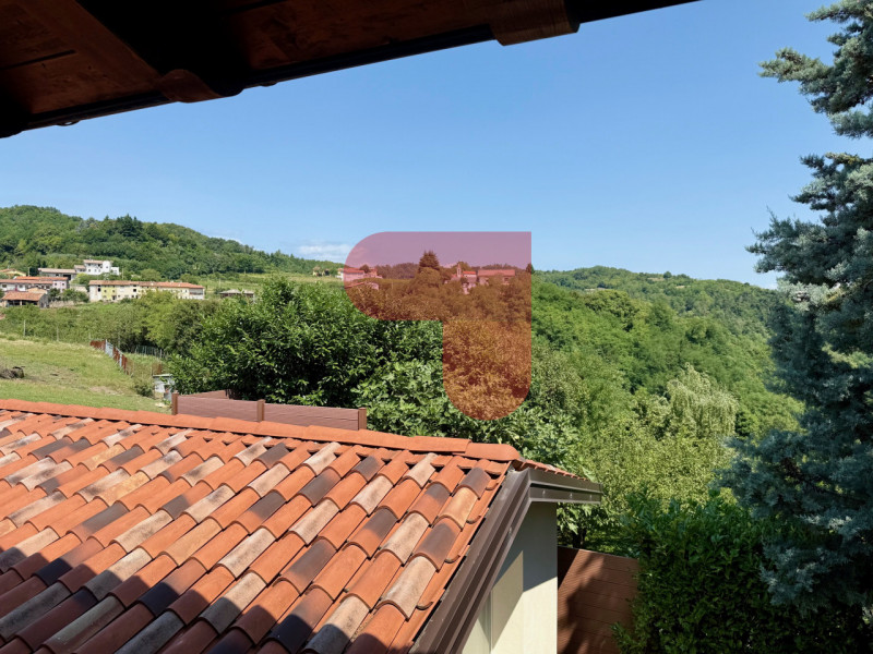 Scopri questa affascinante villa singola situata a Santa Margherita, un comune pittoresco noto pe...