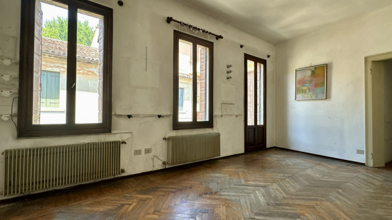 Nel cuore del Centro Storico della città di Treviso, in posizione privilegiata a pochi passi dal ...