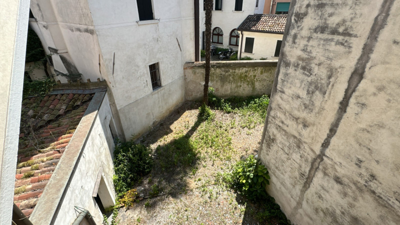 Nel cuore del Centro Storico della città di Treviso, in posizione privilegiata a pochi passi dal ...