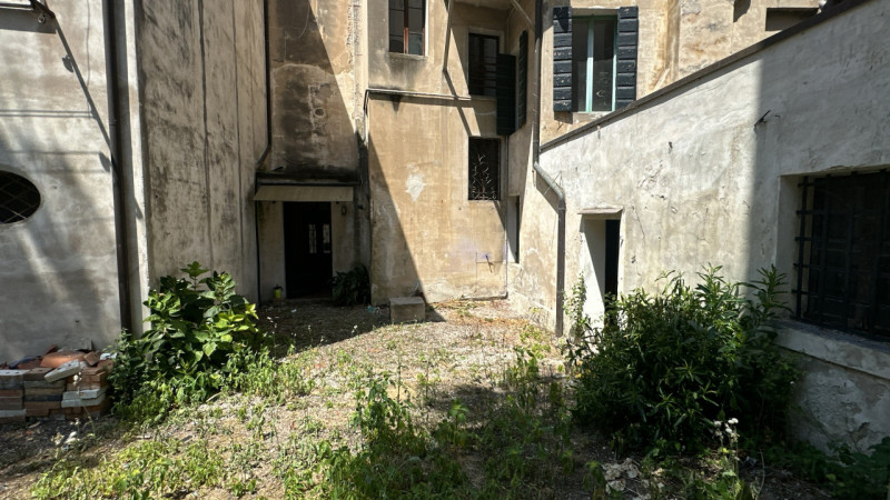 Nel cuore del Centro Storico della città di Treviso, in posizione privilegiata a pochi passi dal ...