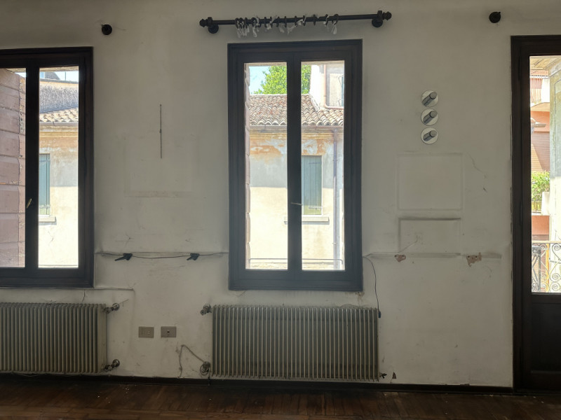 Nel cuore del Centro Storico della città di Treviso, in posizione privilegiata a pochi passi dal ...