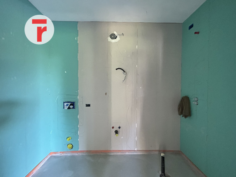 In un’oasi di tranquillità, immersa nel verde ma a pochi passi dai principali servizi e dalla fer...