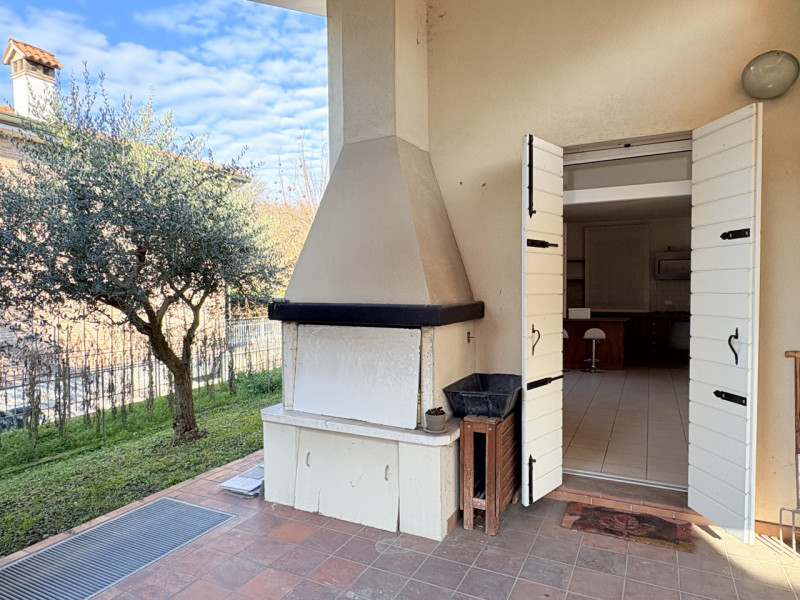 In una delle zone residenziali più tranquille e richieste di Battaglia Terme, proponiamo in vendi...