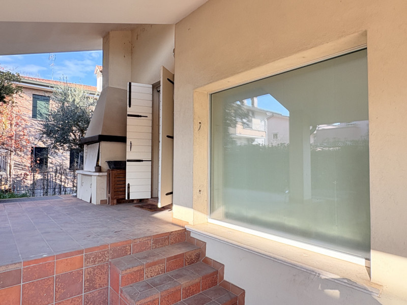 In una delle zone residenziali più tranquille e richieste di Battaglia Terme, proponiamo in vendi...