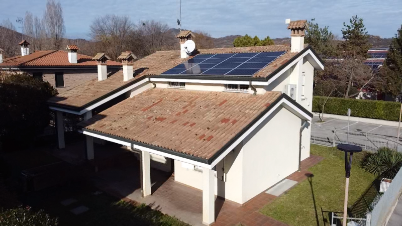 In una delle zone residenziali più tranquille e richieste di Battaglia Terme, proponiamo in vendi...