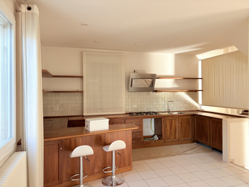 In una delle zone residenziali più tranquille e richieste di Battaglia Terme, proponiamo in vendi...