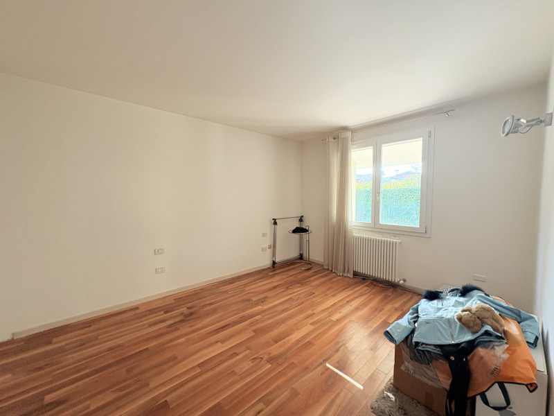 In una delle zone residenziali più tranquille e richieste di Battaglia Terme, proponiamo in vendi...