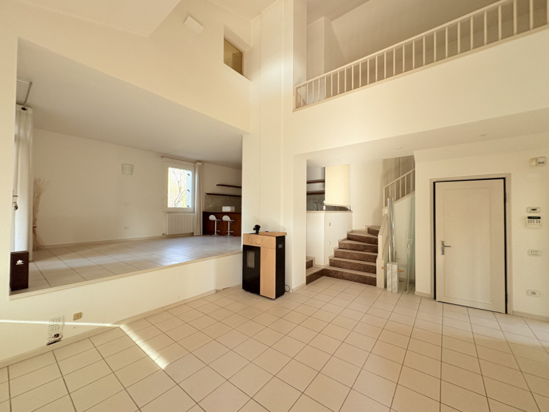 In una delle zone residenziali più tranquille e richieste di Battaglia Terme, proponiamo in vendi...