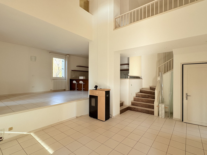 In una delle zone residenziali più tranquille e richieste di Battaglia Terme, proponiamo in vendi...