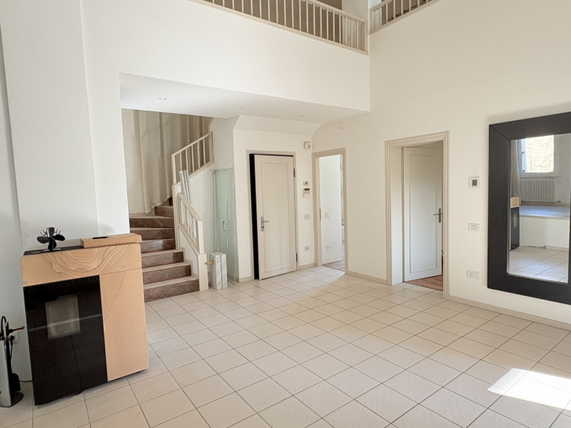 In una delle zone residenziali più tranquille e richieste di Battaglia Terme, proponiamo in vendi...