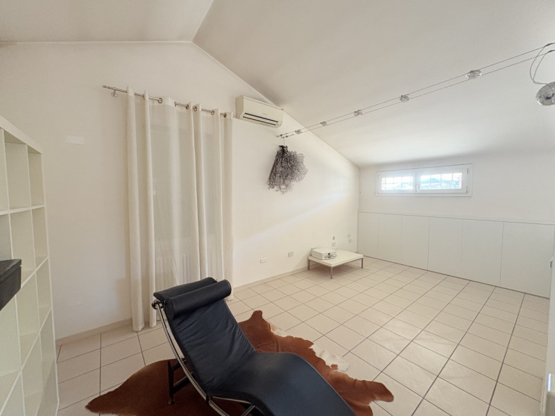 In una delle zone residenziali più tranquille e richieste di Battaglia Terme, proponiamo in vendi...