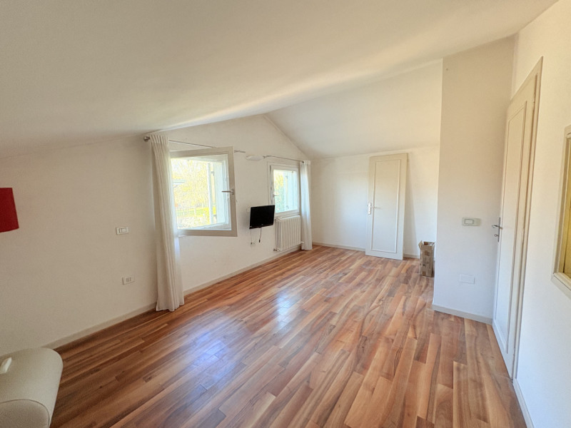 In una delle zone residenziali più tranquille e richieste di Battaglia Terme, proponiamo in vendi...