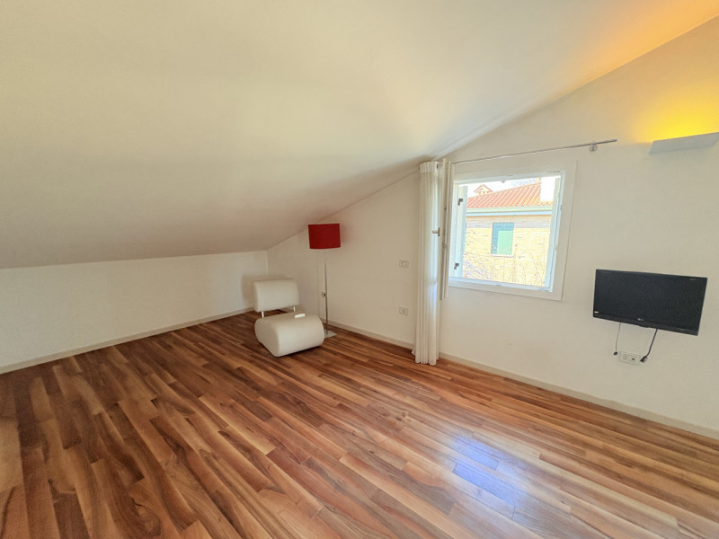 In una delle zone residenziali più tranquille e richieste di Battaglia Terme, proponiamo in vendi...