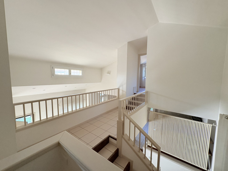 In una delle zone residenziali più tranquille e richieste di Battaglia Terme, proponiamo in vendi...