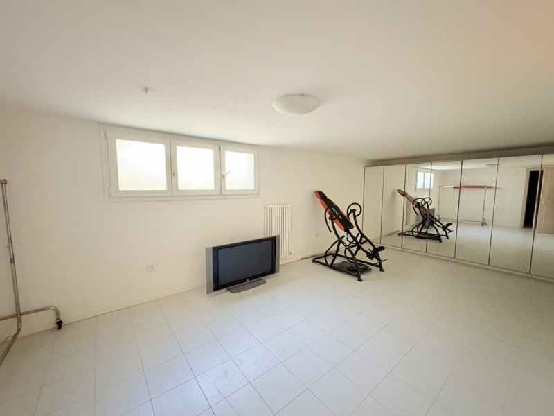 In una delle zone residenziali più tranquille e richieste di Battaglia Terme, proponiamo in vendi...