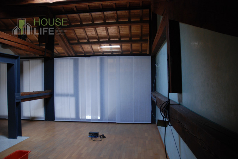 THIENE: VENDESI IMMOBILE A REDDITO con attività ben avviata. EURO 163.000 Per informazioni 0445.5...