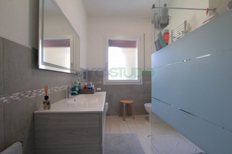 Dueville: se stai cercando una abitazione che possa accogliere due nuclei familiari, questa intro...