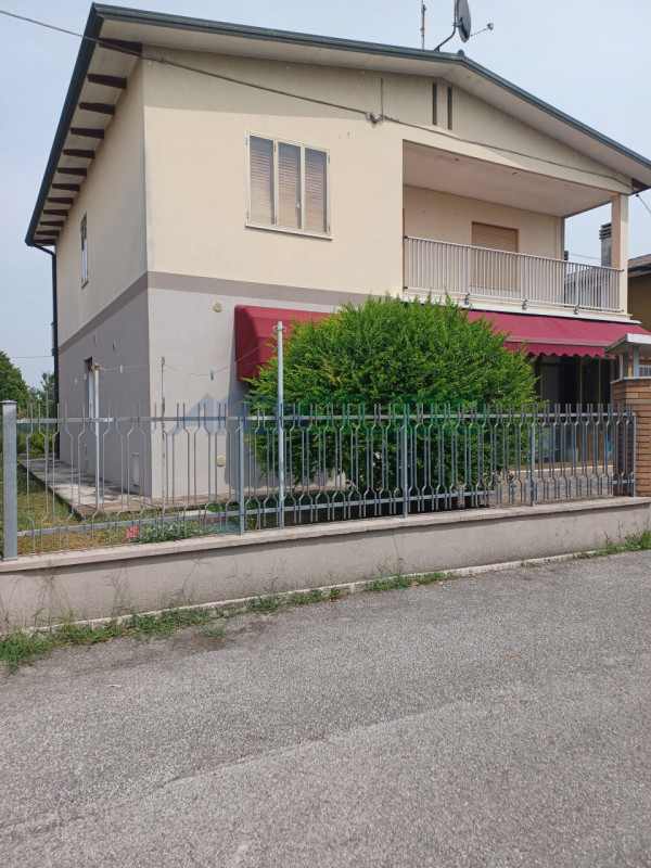 Dueville: se stai cercando una abitazione che possa accogliere due nuclei familiari, questa intro...