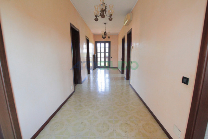 Dueville: se stai cercando una abitazione che possa accogliere due nuclei familiari, questa intro...